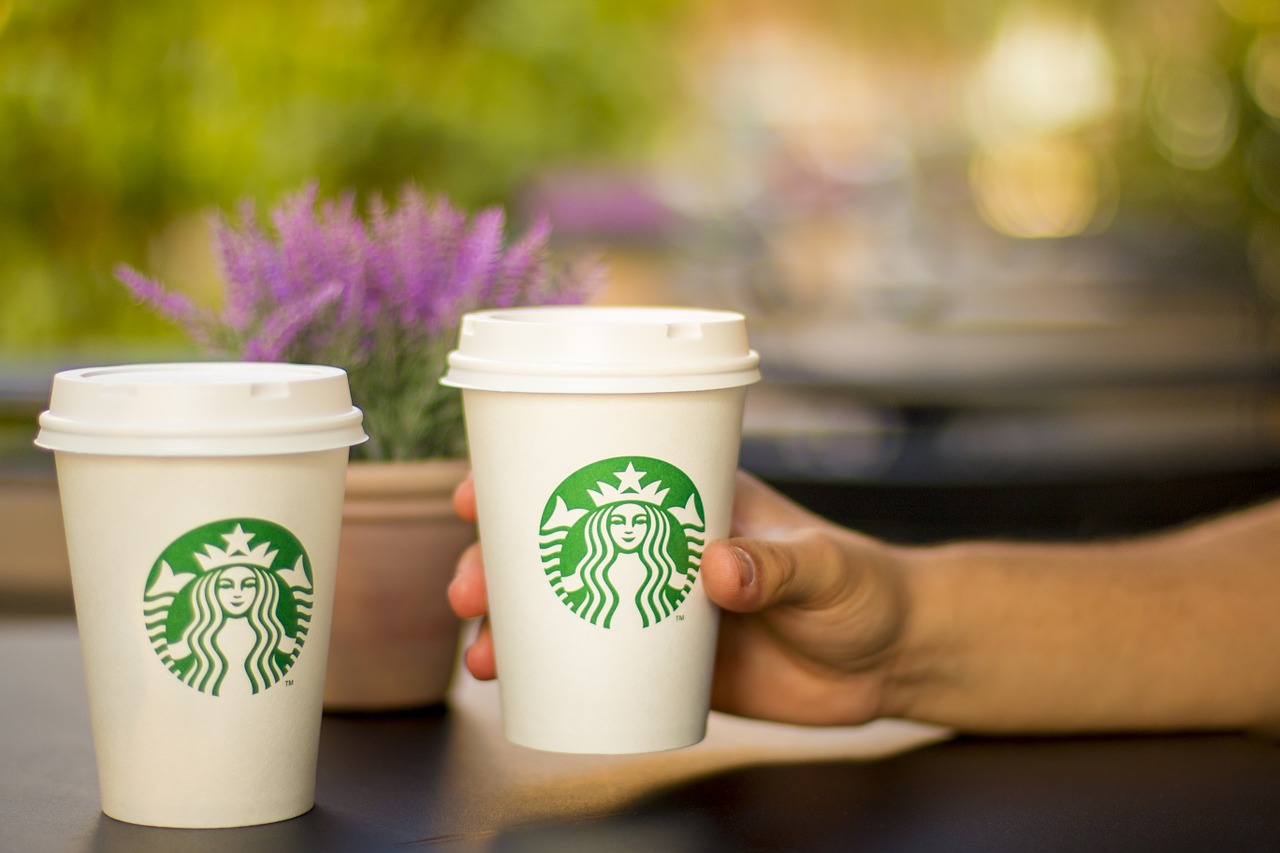 Кофе в Starbucks можно будет купить за биткоины