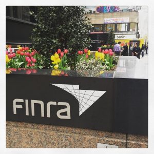 FINRA присоединилась к FATF в давлении на криптовалютный бизнес